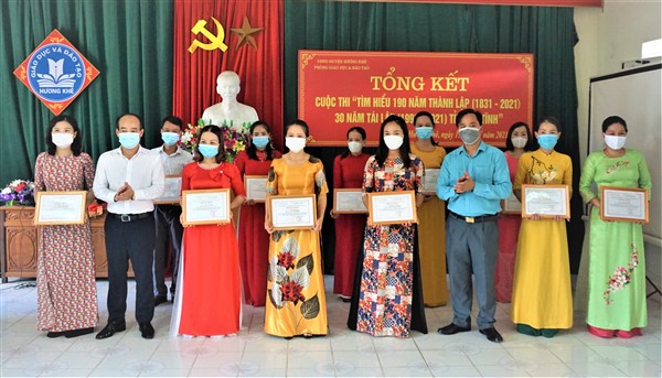 40 giáo viên và học sinh đạt giải trong Cuộc thi “Tìm hiểu 190 năm thành lập và 30 năm tái lập tỉnh Hà Tĩnh”