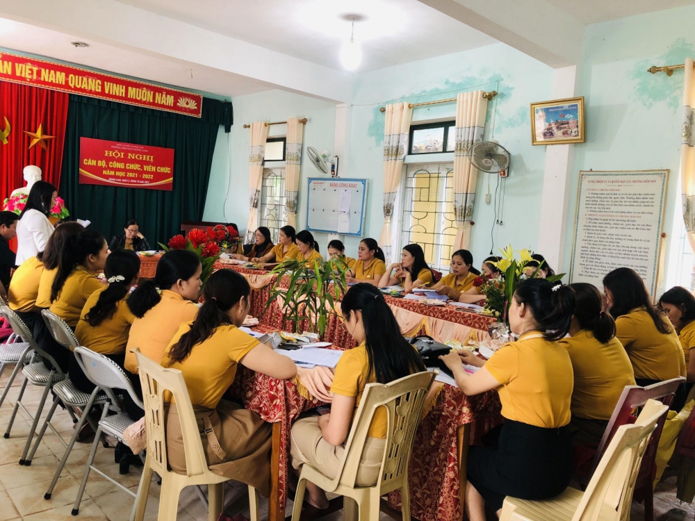 ội nghị cán bộ công chức, viên chức năm học 2021- 2022 của Trường Mầm non Hương Long thành công tốt đẹp.