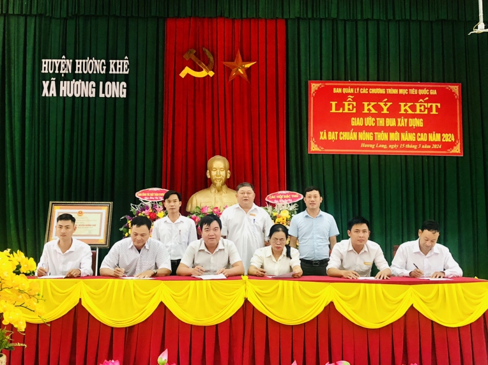 Xã Hương Long tổ chức chương trình ký kết giao ước thi đua xây dựng xã đạt chuẩn NTM nâng cao năm 2024