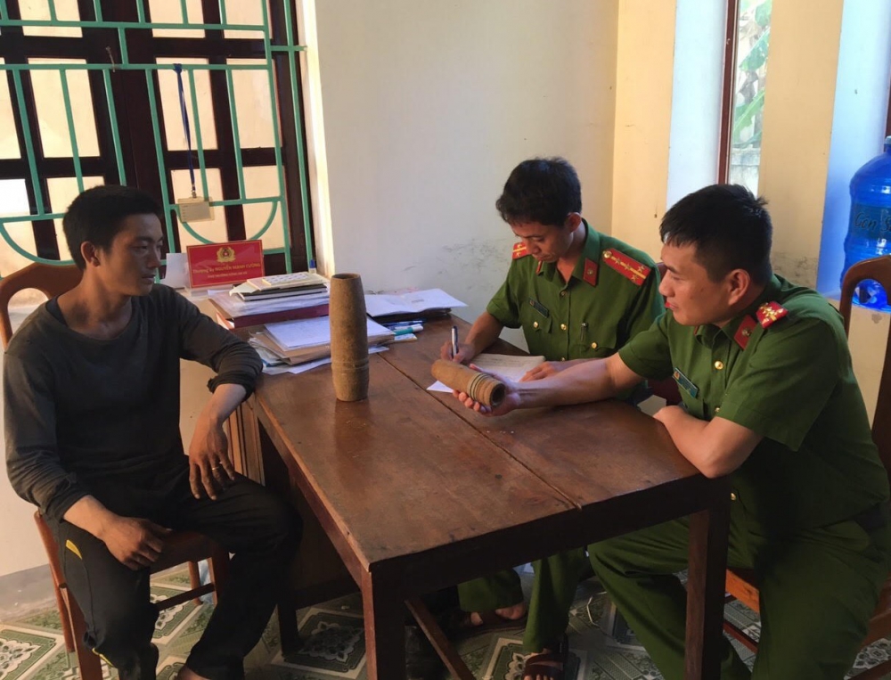 Công an huyện Hương Khê đẩy mạnh công tác thu hồi vũ khí, vật liệu nổ, công cụ hỗ trợ.